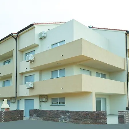 Val Apartman *